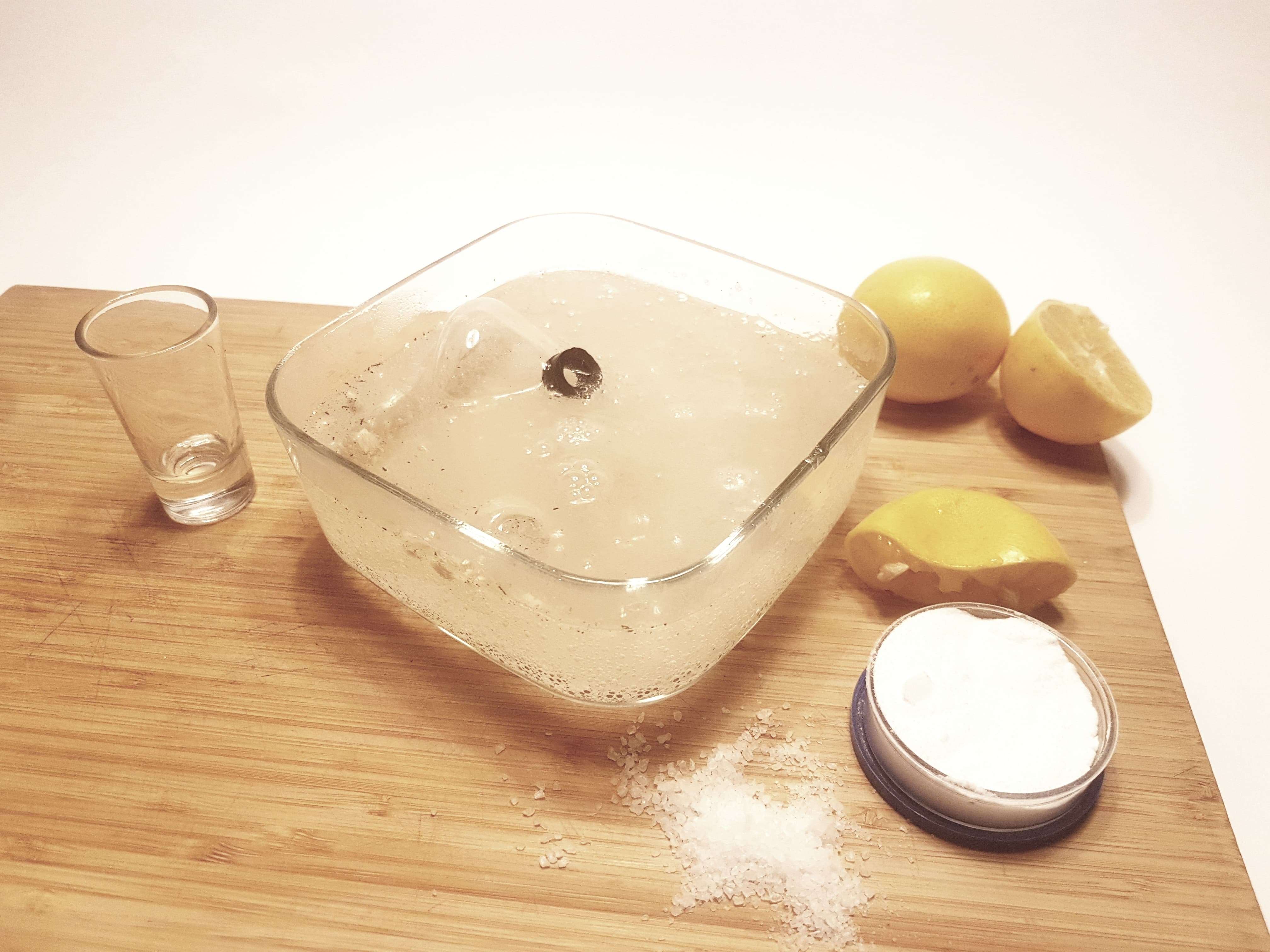 image of weed bubbler and bong soaked in a mixture of vinegar, lemon, and warm water.