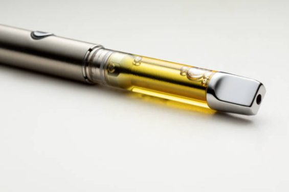 vape with a thc cart